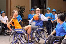 Embajadores de países europeos comparten con jóvenes con discapacidad en ocasión del Tet