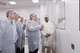 Presidente del Parlamento visita grupo Beximco en Bangladesh