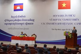 Efectúan XII Conferencia sobre cooperación de provincias fronterizas Vietnam-Camboya