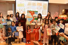Celebran festejo de mujeres vietnamitas en Países Bajos