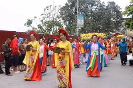 Miles de turistas asisten a Festival del Templo Do en provincia de Bac Ninh