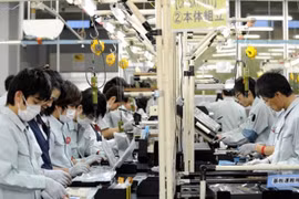 Más de 111 mil trabajadores vietnamitas enviados al extranjero en nueve meses