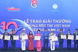 Honran a jóvenes vietnamitas destacados en 2022