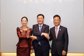 Vietnam y Camboya promueven cooperación en industria y comercio