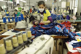 Empresas de confección vietnamitas dispuestas a contratar más trabajadores