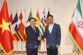 Presidente del Parlamento vietnamita visita Centro de Tecnología e Innovación de Irán