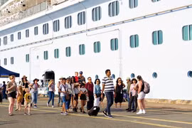 Vietnam alcanza objetivo de recibir 12,5 millones de turistas internacionales