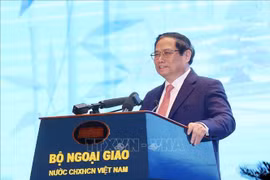 Primer ministro de Vietnam orienta tareas para la diplomacia económica