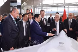Premier vietnamita visita las Industrias Aeroespaciales Turcas