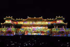Espectáculo de luces 3D saluda al aniversario de nexos diplomáticos Vietnam-Francia