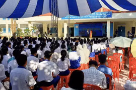  Celebran exposición digital sobre soberanía vietnamita en Hoang Sa y Truong Sa