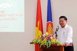 Conferencia analiza medidas para ayudar a empresas vietnamitas en Camboya