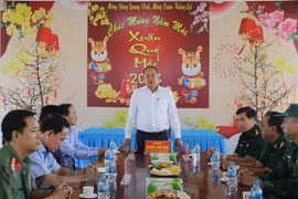 Autoridades de An Giang realizan una visita previa al Tet a fuerzas fronterizas