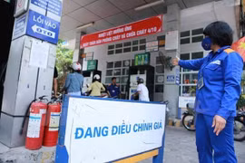Precios de gasolina suben levemente en Vietnam