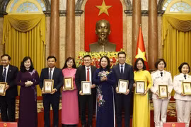 Homenaje a los trabajadores de salud sobresalientes con motivo del Día del Médico de Vietnam