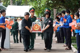 Entierran restos de combatientes voluntarios vietnamitas caídos en Camboya