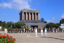 Más de 2,2 millones de vietnamitas y foráneos rinden tributo al Presidente Ho Chi Minh en 2023