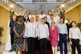 Embajador de Vietnam en Cuba rinde tributo a Fidel Castro Ruz