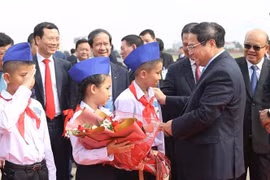 Primer ministro vietnamita concluye su visita oficial a Laos 