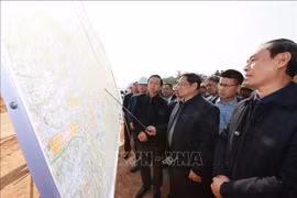 Premier vietnamita inspecciona proyecto de carretera Tuyen Quang-Phu Tho 