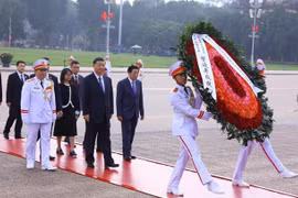 Máximo dirigente chino rinde homenaje al Presidente Ho Chi Minh