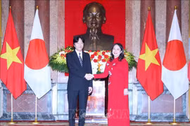 Vicepresidenta vietnamita dialoga con el príncipe heredero de Japón