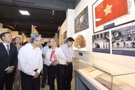 Inauguran en Hanoi exposición sobre emulación patriótica a través del tiempo