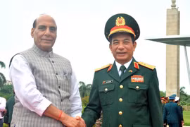 India desea intensificar cooperación con Vietnam en defensa 