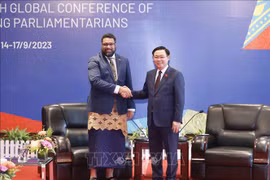 Presidente del Parlamento vietnamita se reúne con su homólogo de Tonga
