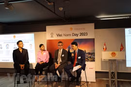 Organizan coloquio sobre la cooperación Vietnam- Suiza en comercio, inversión y tecnología