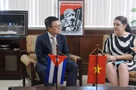 Diarios de Partidos vietnamita y cubano fomentan cooperación