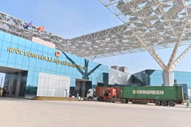 Comercio en paso fronterizo de Vietnam reporta logros alentadores