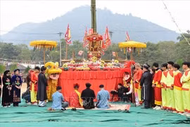 Etnia minoritaria Tay de Vietnam celebra su festejo tradicional Long Tong