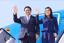 Premier vietnamita concluye su visita de trabajo en Emiratos Árabes Unidos