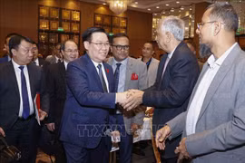 Presidente del Parlamento asiste al Foro de promoción de cooperación económica Vietnam - Bangladesh