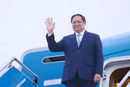 Premier vietnamita parte de Hanoi para asistir a Cumbre conmemorativa por 50 aniversario de nexos ASEAN-Japón