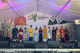 Túnica vietnamita (Ao Dai) protagoniza desfile en Canberra, Australia