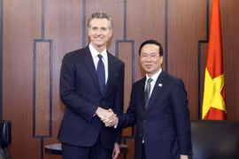 Presidente de Vietnam recibe al gobernador del estado de California