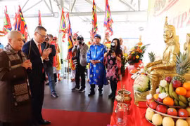 Vietnamitas en extranjero rinden homenaje a los reyes Hung
