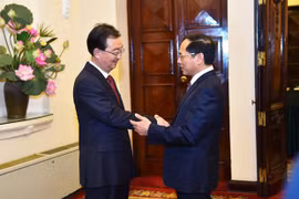 Aprecian asociación de cooperación estratégica integral Vietnam-China