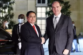 Primeras actividades del Primer Ministro de Vietnam en su visita oficial a Francia