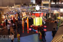 Iluminada Ciudadela Imperial de Thang Long por Festival de Medio Otoño