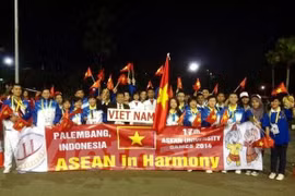 La delegación vietnamita en la inauguración de los AUG17 (Fuente:VNA)