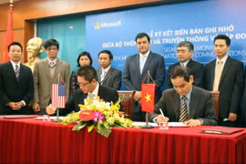 El Ministerio de Información y Comunicación de Vietnam y el Grupo Microsoft firmaron un memorando de cooperación. (Fuente: VNA)