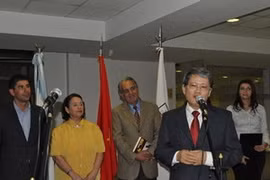 El embajador vietnamita en Argentina, Nguyen Van Dao en el acto, (Fuente: VNA)