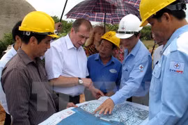 Expertos vietnamitas y rusos estudian el sitio de Ninh Thuan 1 (Fuente: VNA) 