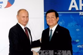 Los presidentes de Rusia, Vladimir Putin, y de Vietnam, Truong Tan Sang, en APEC 20 en Vladivostok (Fuente: VNA)