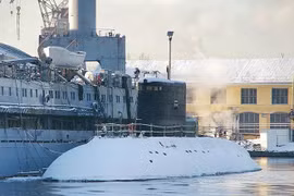 Llega a puerto vietnamita tercer submarino de Kilo 