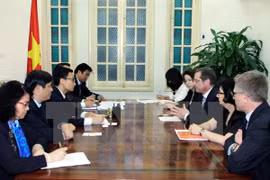 Vu Duc Dam recibió a la delegación del FM (Fuente: VNA)