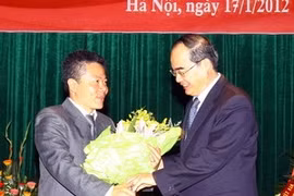 El viceprimer ministro Nguyen Thien Nhan y director del Instituto de Estudio Avanzado de Matemáticas de Vietnam (Fuente: VNA)